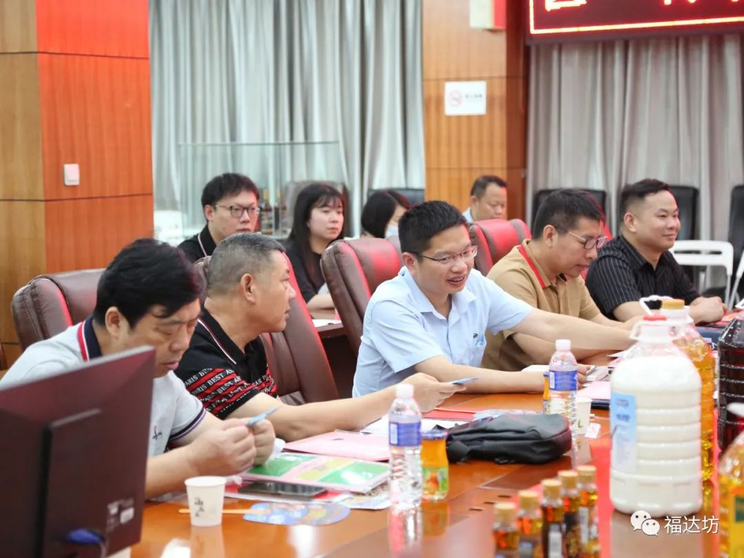 中国社科院、湖北省市场监督管理局、中国生态产业委员会知识产权专家等相关领导深入deep色客
调研助力企业发展 中国社科院、湖北省市场监督管理局、中国生态产业委员会知识产权专家等相关领导深入deep色客
调研助力企业发展